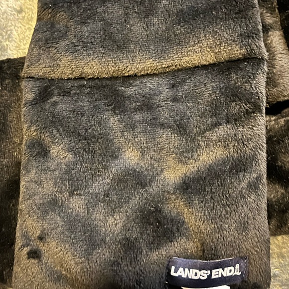 Lands’ End Ultralight Pull Through Scarf - Picture 3 of 3